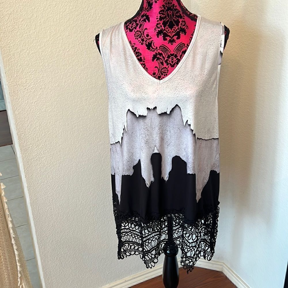 Loveudear Graphic Tank Top with Crochet Bottom Border - 2XL